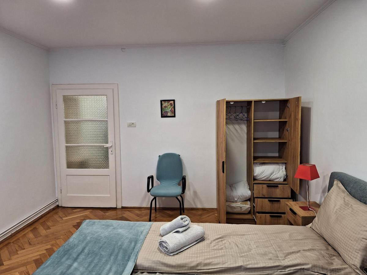 Black Eagle Central Unirii Square, 2 King Size Bedrooms, Free Private Parking Oradea Exterior photo